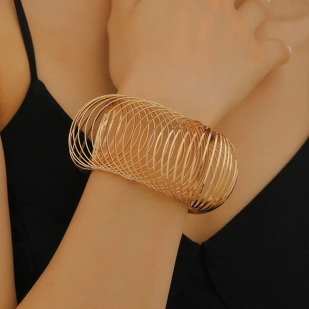Bold Alloy Geometric Bracelet Round Shape Flat Wire Retractable Bangle Openwork Spring Mechanism Coil Cuff Bracelet Party Wear