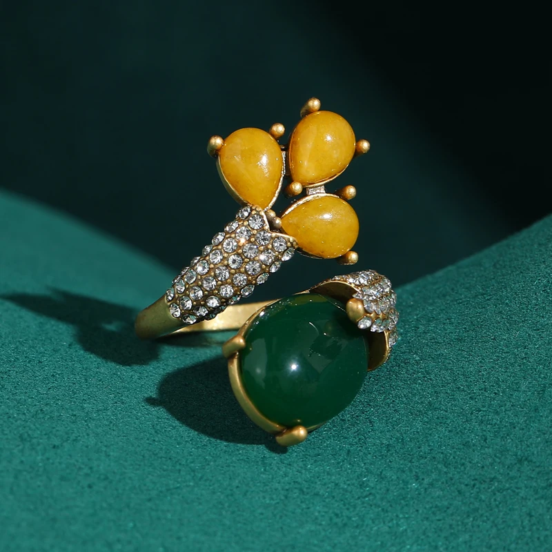 

Vintage Yellow Green Agate Rings Irregular Rhinestone Designer Antique Gold Color Jewelry Luxury For Ladies 2025 New Trends Gift