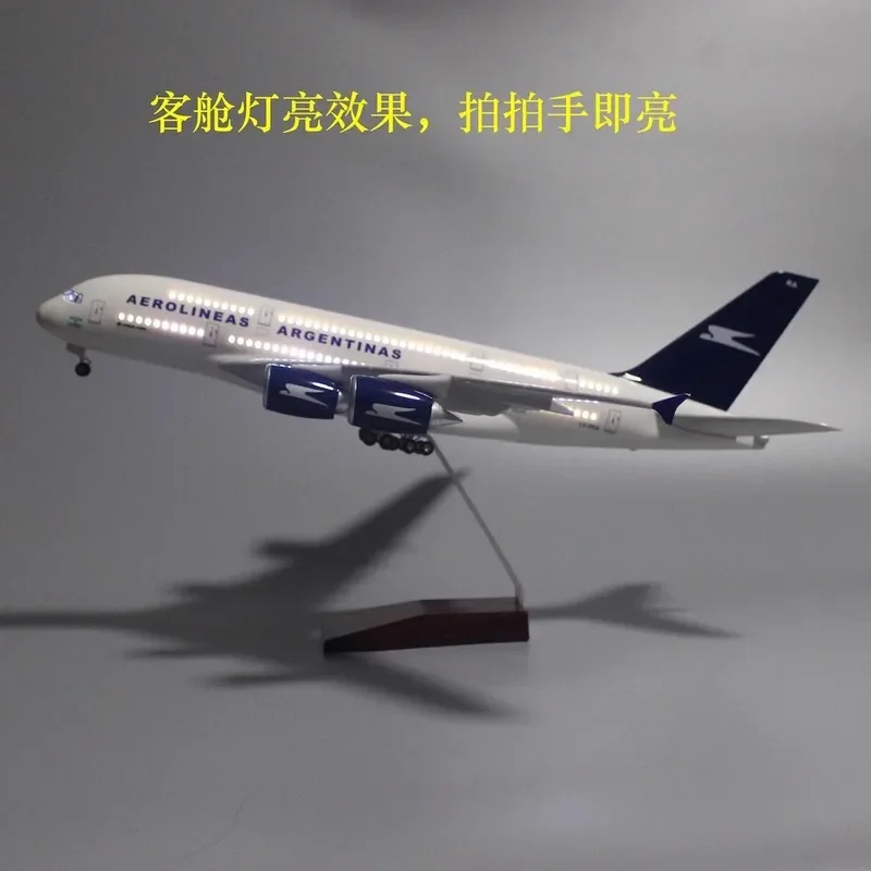 1/160 Scale Aircraft Model A380 Argentine Airlines with Lights and Wheels Simulation Static Souvenir Hobby Collection Airplane