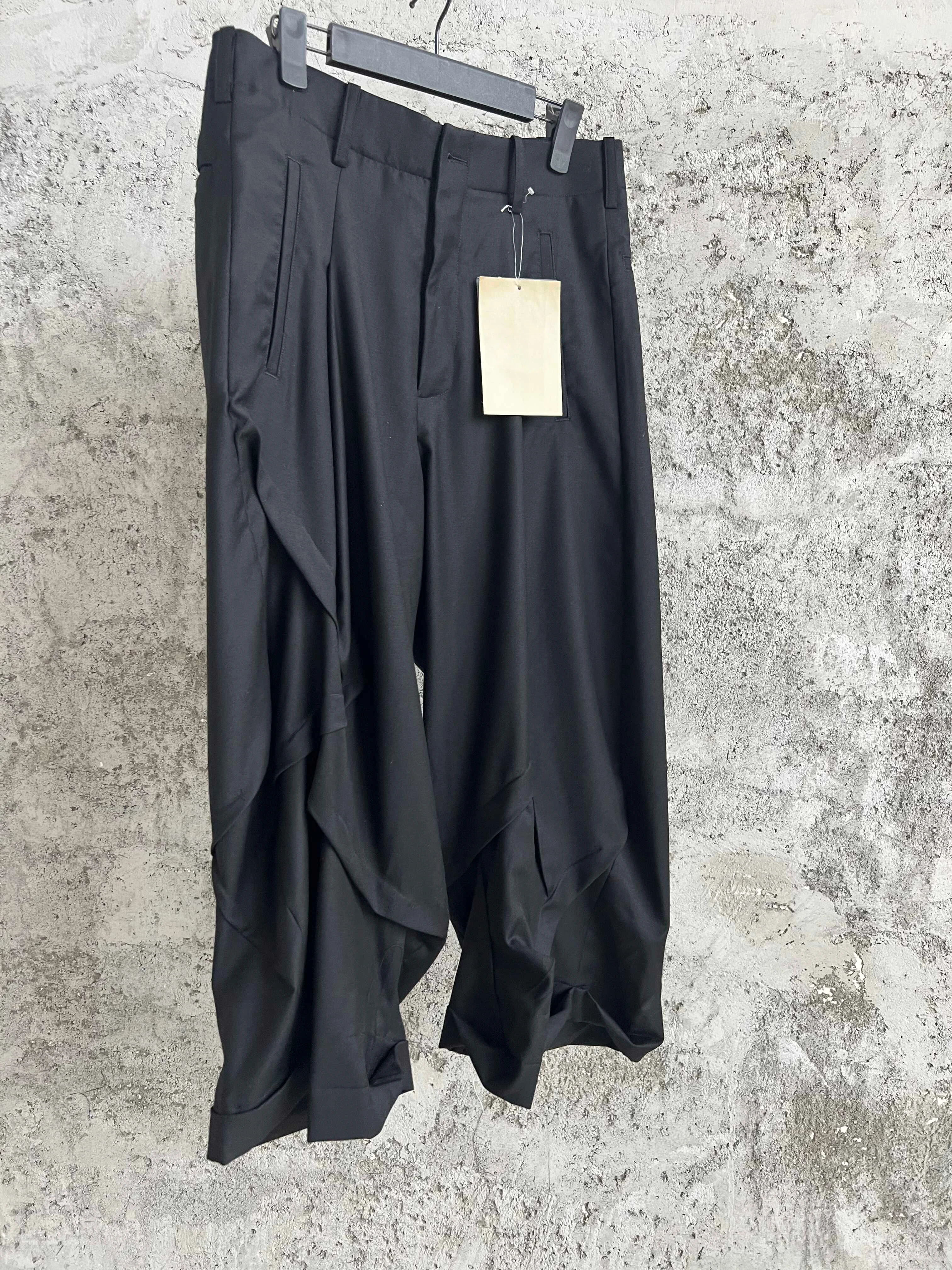 TOP-YAMAMOTO Deconstructs asymmetrical irregular pleated trousers, versatile loose straight-leg trousers, black trousers for men