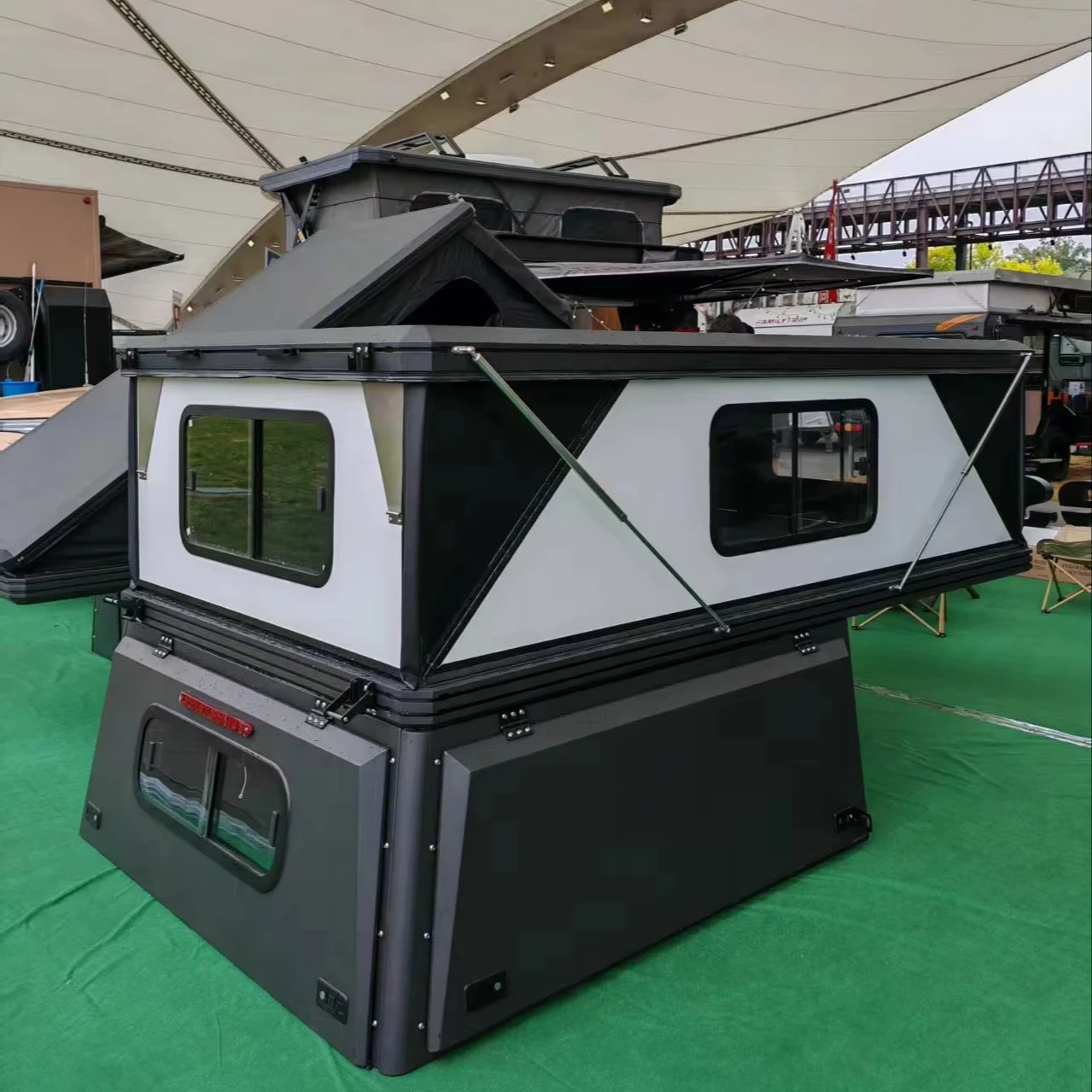 Simple Installation Double Layer Waterproof 6.5-8 Ft. Truck Bed Tent for Pickup Cars for Rooftop Camping and Car Roof Use