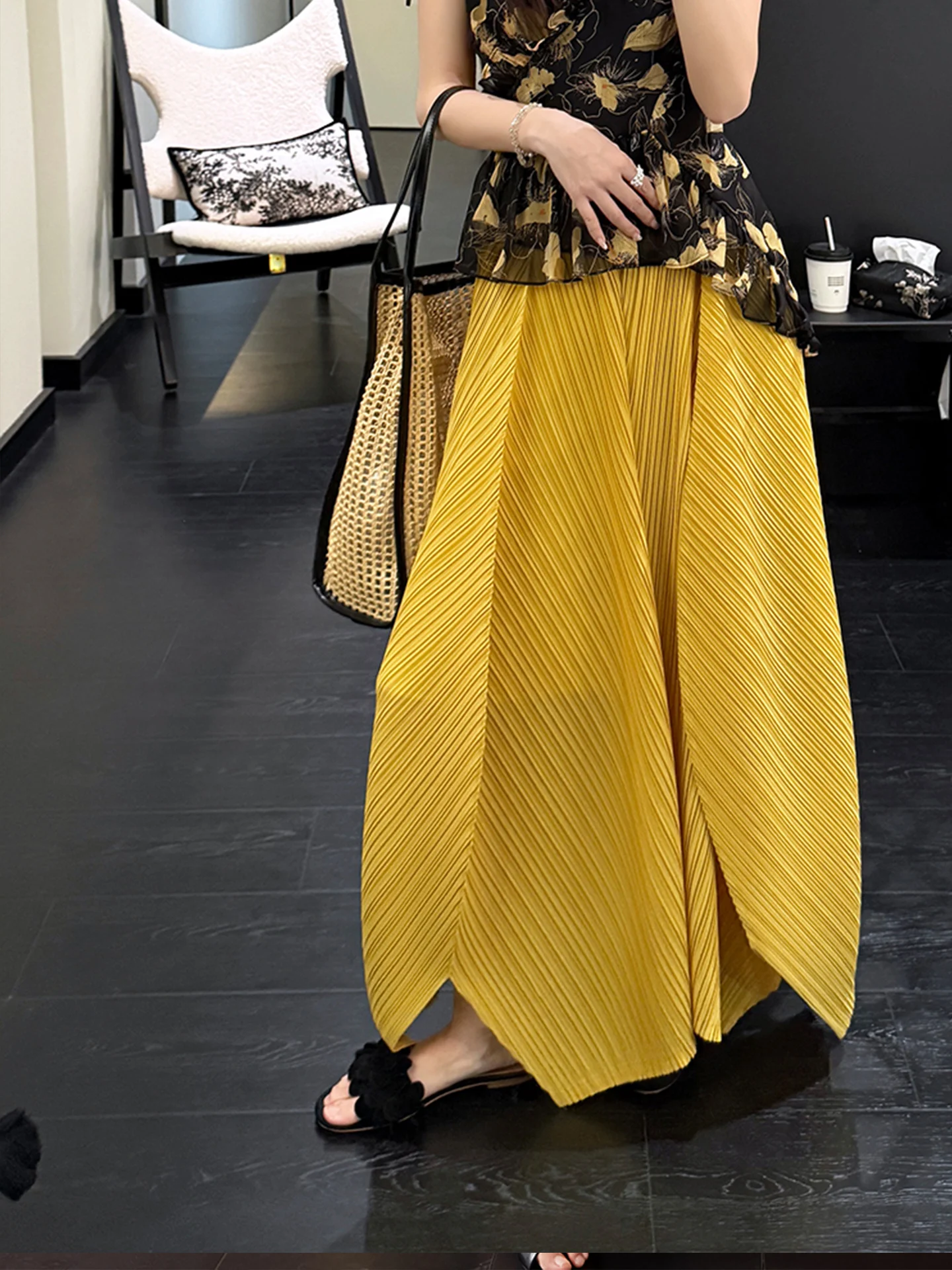 Fashionable Yellow Asymmetrical Hem Pleated Women's Skirt Slimming Concealing Long Half-length Polyester Fiber Commute Style