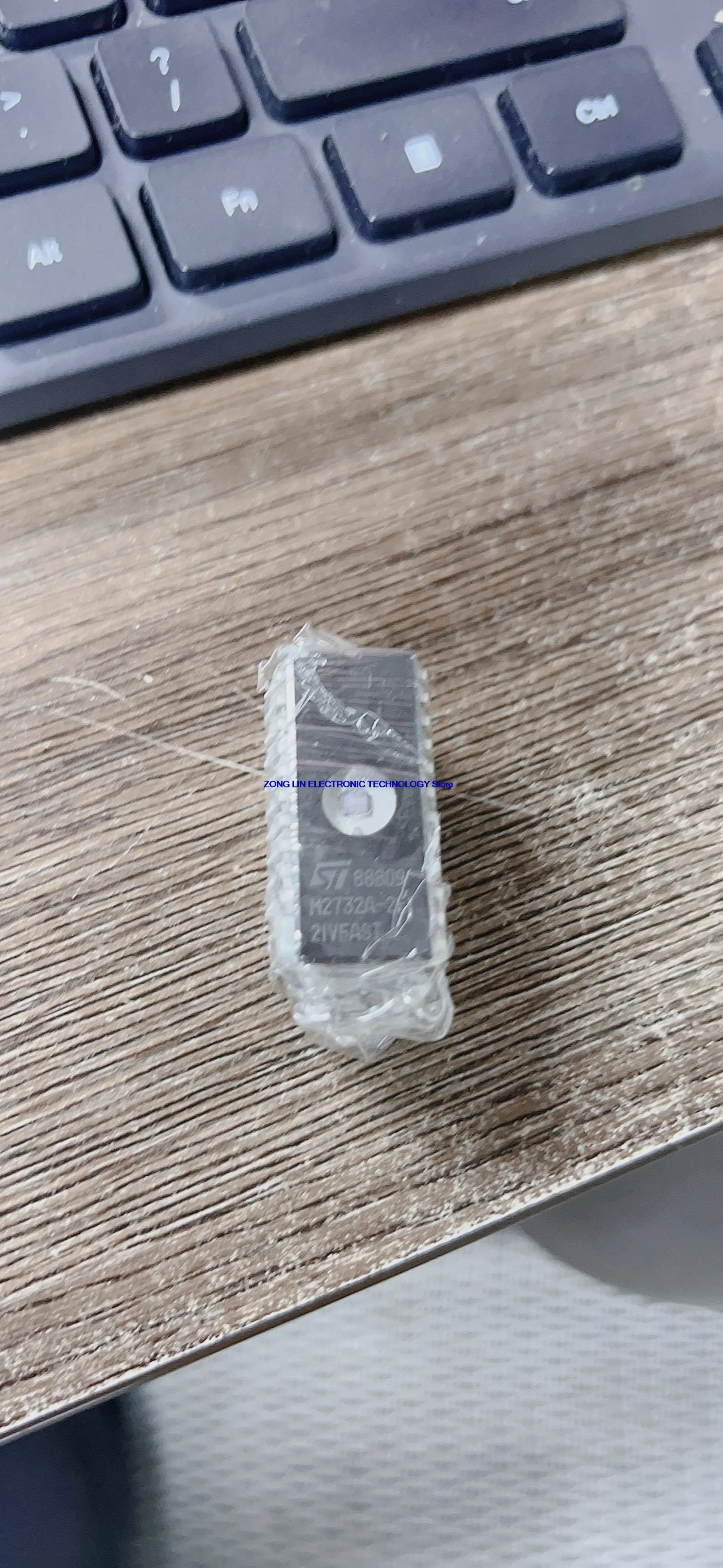 

﻿M2716F1 M2716-1F1 M2732AF1 M2732A-2F1/4F1 CDIP24 5PCS