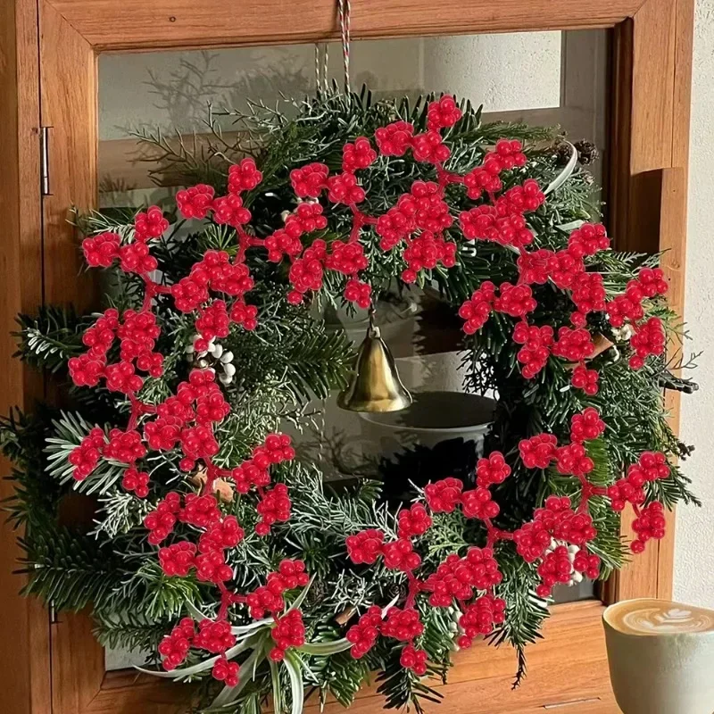 Rama de bayas de acebo rojas de Navidad, tallos artificiales de simulación de flores falsas, corona DIY, decoración del hogar para fiesta de Navidad, 50/5 piezas