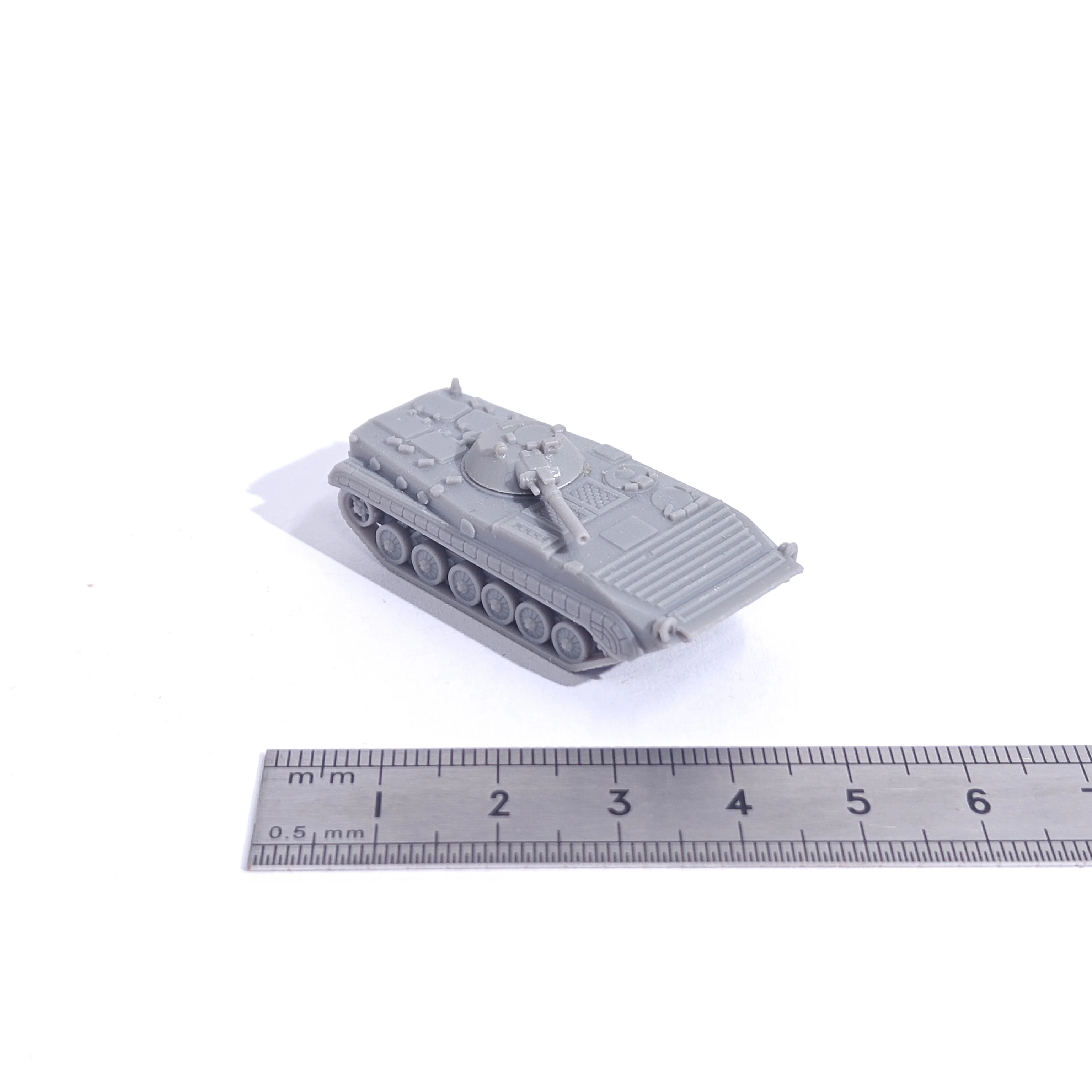نموذج مصغر لمركبة BMP-1 القتال - مراجعة Model Kit Walmart وسعره