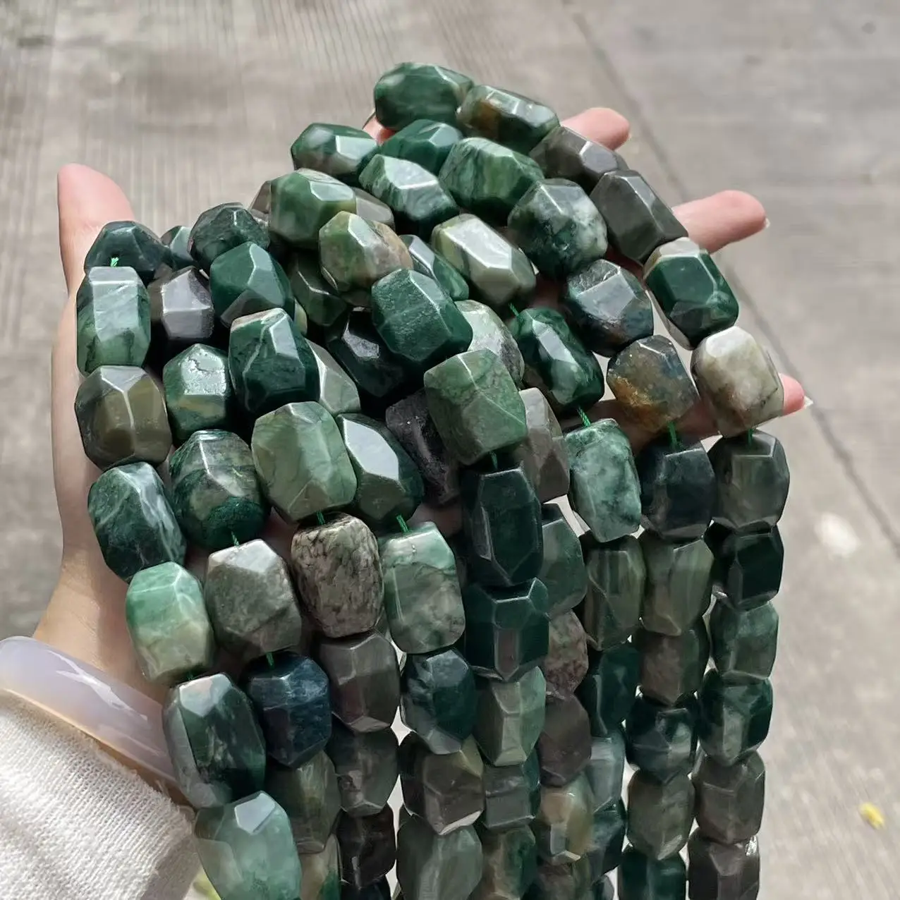About 15-20mm New Natural Green Mica Section Amorphous Barrel Beads Loose Beads Work in Progress Diy Necklace Bracelet Match