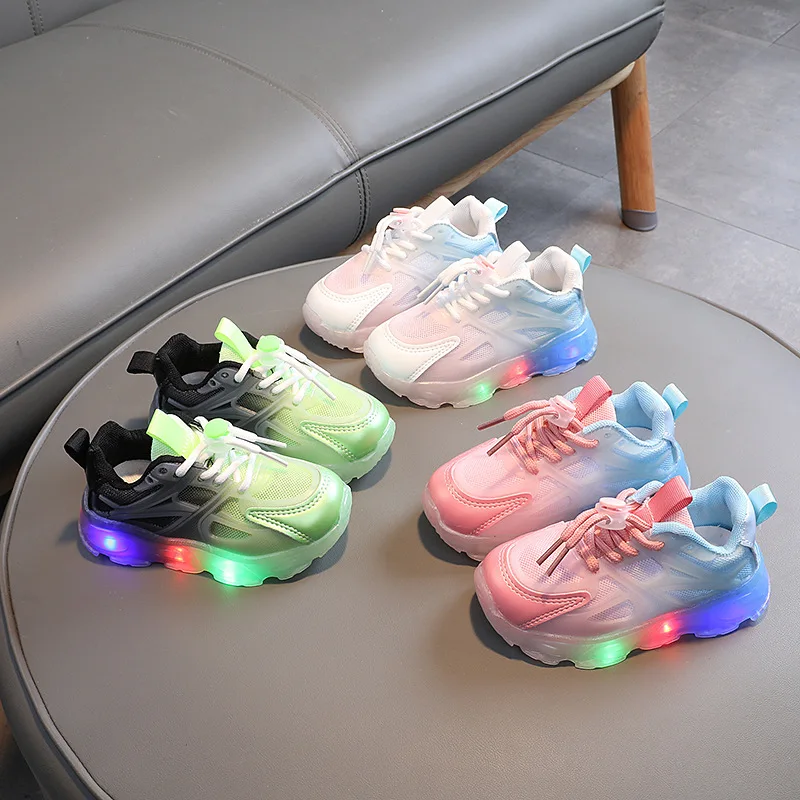 

2023 Autumn New Boys LED Luminous Sports Children Shoes Soft Sole Flashing Sneakers Girls Gradient Color Casual Running Sandals