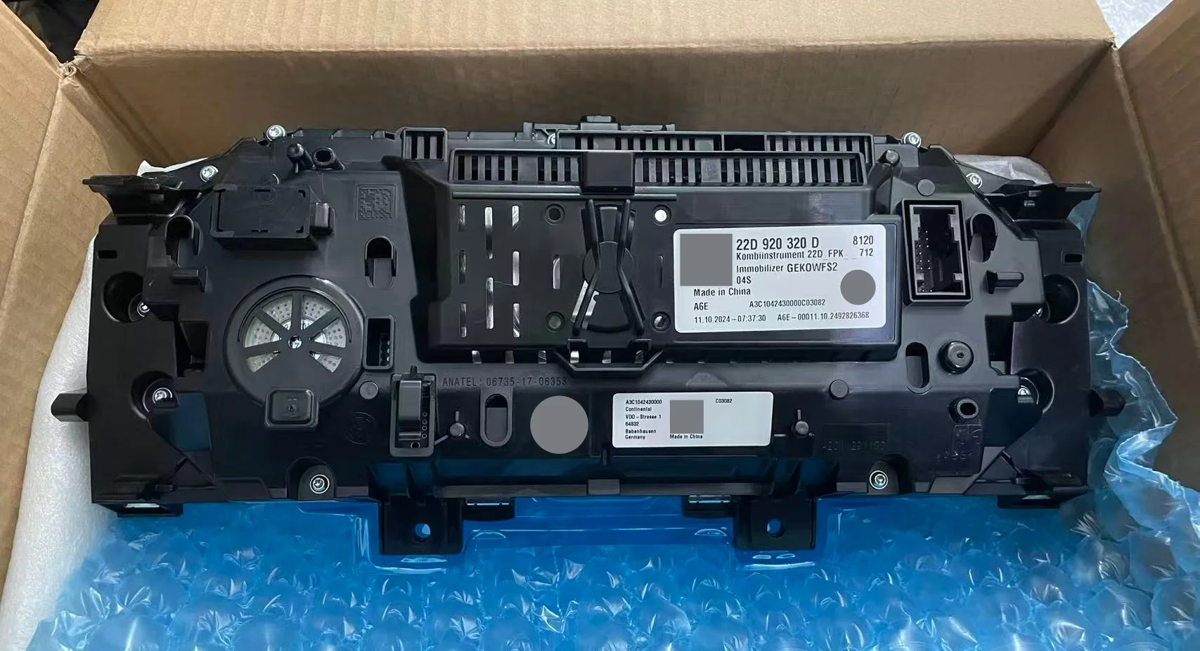 Original Factory New LCD Instrument Cluster 22D920320D for Volkswagen Sagitar, Tayron, Tavay, Tharu, Lavida, and Bora