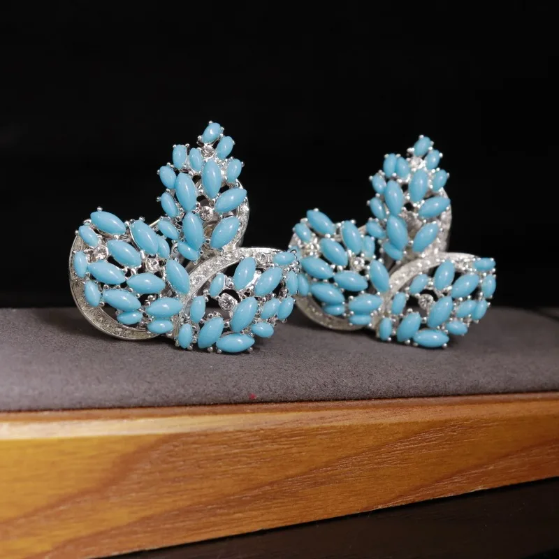 

Retro Sky Blue Leaf Horse Eye Cab Clear Cubic Zicon Stud Earrings Niche Light Luxury Fashionable Elegant Hollow Shape Earrings