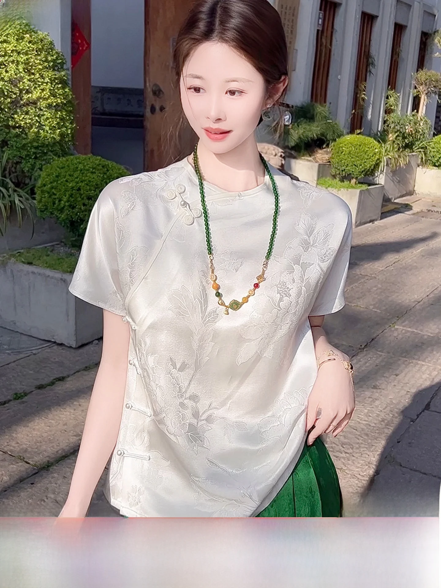 

Белая вышитая шелковая футболка в новом китайском стиле с коротким рукавом, женская летняя тонкая шелковая блузка с косыми пуговицами спереди