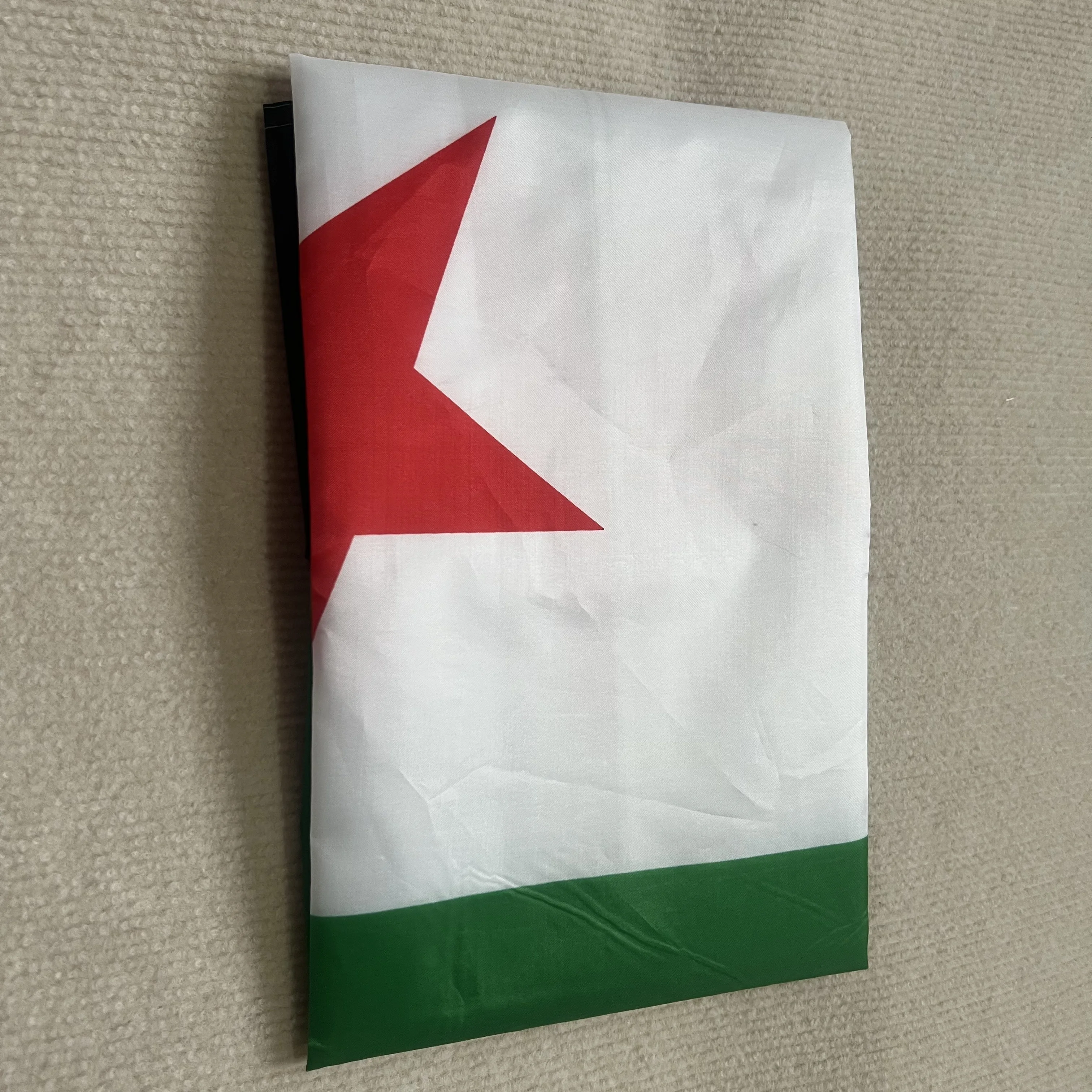 Syrien-Flagge, 90 x 150 cm, syrische 3-Sterne-Flagge ohne Syrien, zum Aufhängen, hochwertige Flaggendekoration aus 100 % Polyester