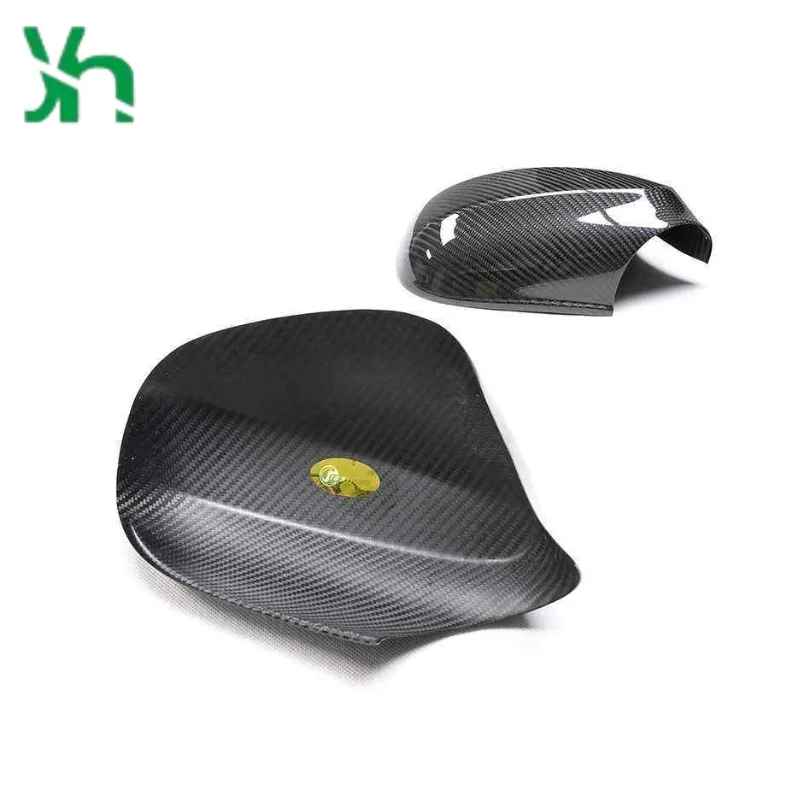 Osłona obiektywu z włókna węglowego E92 LCI do BMW E92 E93 2010-2011, możliwość mieszania z innymi przedmiotami.