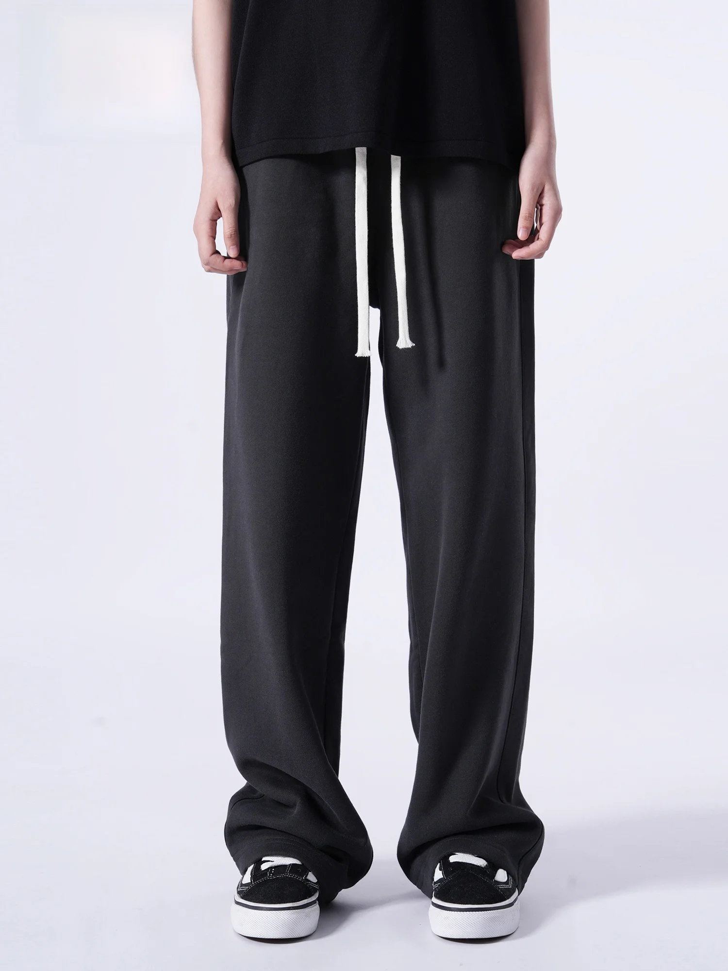 

Спортивные брюки Spirit Thiened прямого кроя, повседневные, свободные, струящиеся, из трикотажного хлопка, со средней посадкой, с поясом, декорированные