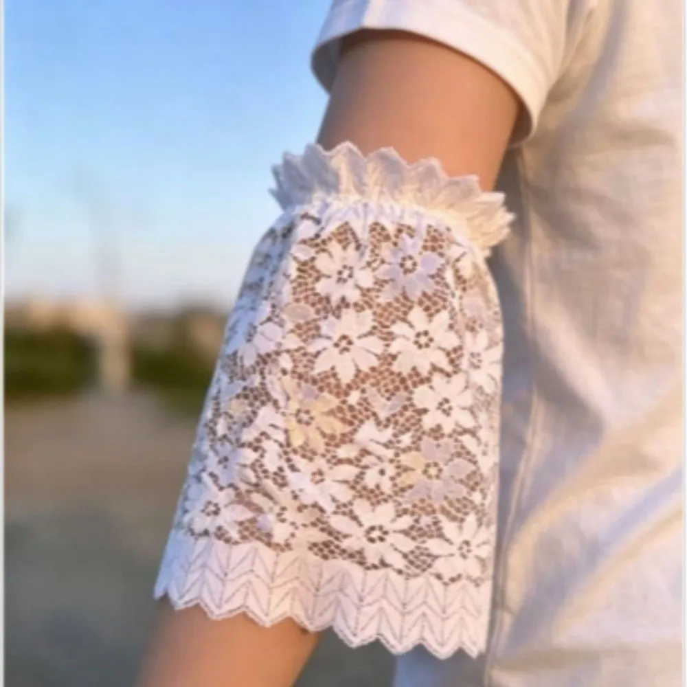 Elegant Solid Color Lace Floral Cuffs Bell Sleeves Mesh Fake Sleeves White Stretchable Wrist Accessories Outfits