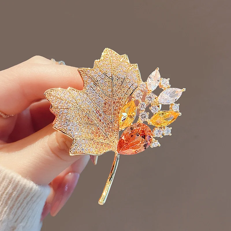 Trendy Rhinestone Leaf Maple Brooches Pins for Women Girls Wedding Party Green Jewelry Shirt Suits Cloth Accessories Cute Gift