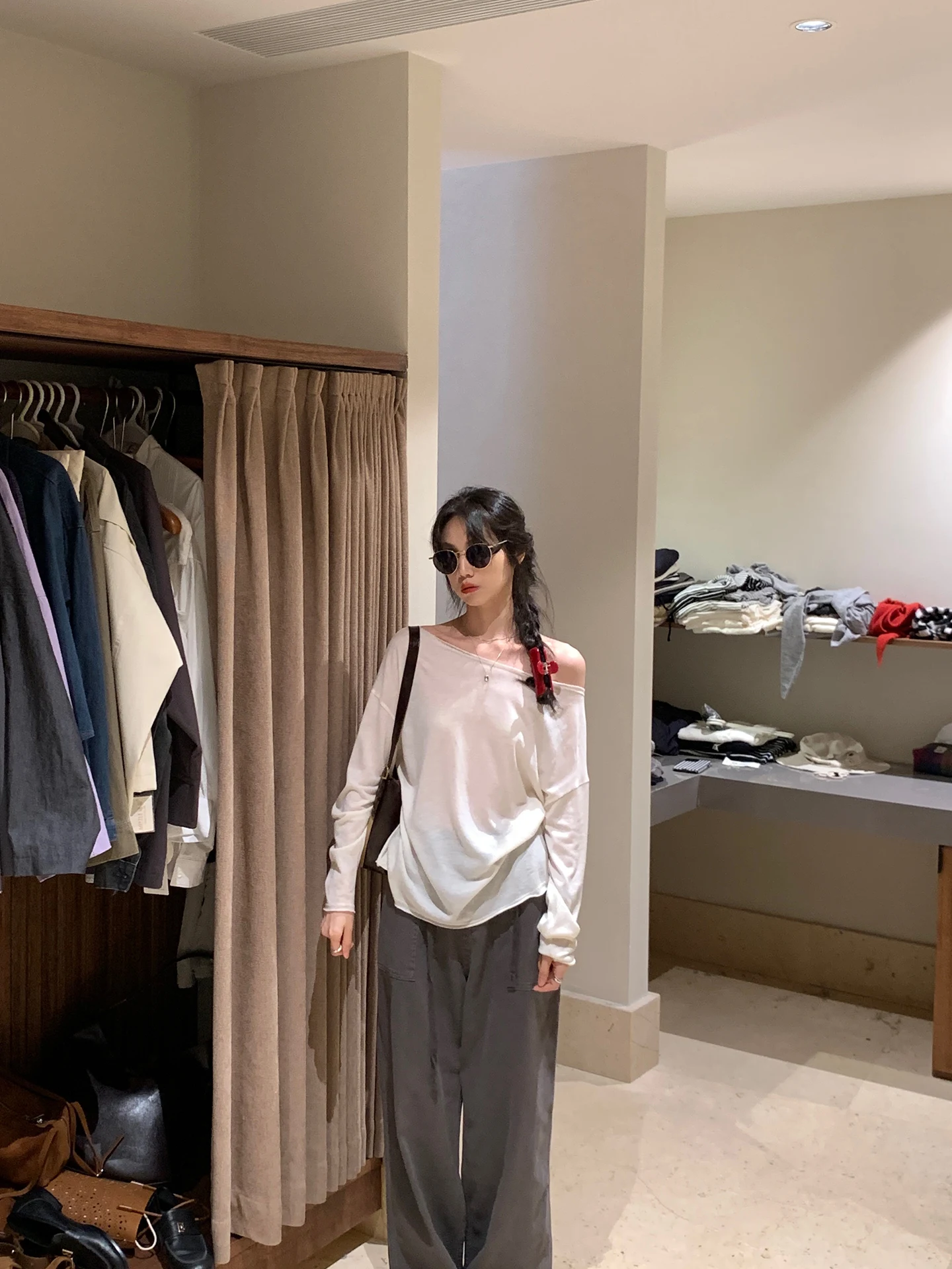 

BRIVIN Корейская женская футболка с длинным рукавом и открытым плечом, белая, на одно плечо, осенняя новинка