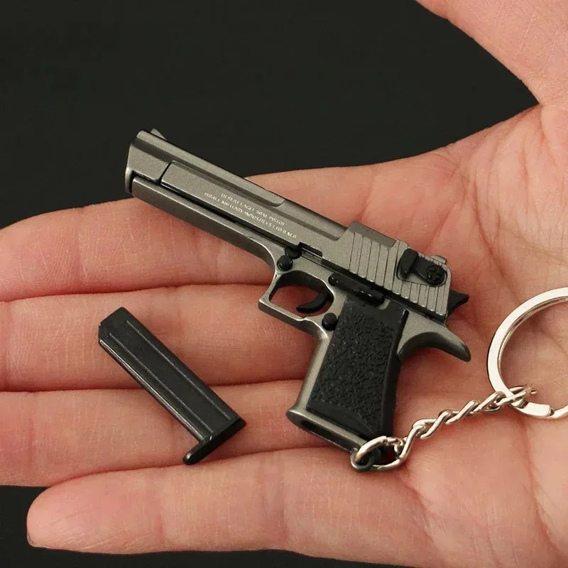 Alloy 1:4 Scale Desert Eagle Pistol Model Keychain Mini Toy Gun Weapon Model Metal Keychain for Adult Kids Christmas Gift