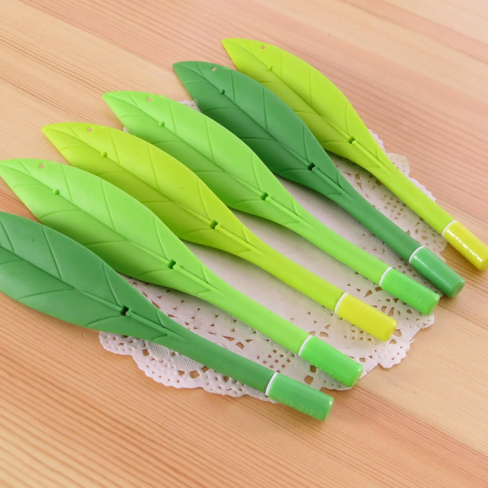 1pcs School Stationery Creative Green Grass-blade Memory Bending Neutral Pen 0.5mm Silicone Gel 