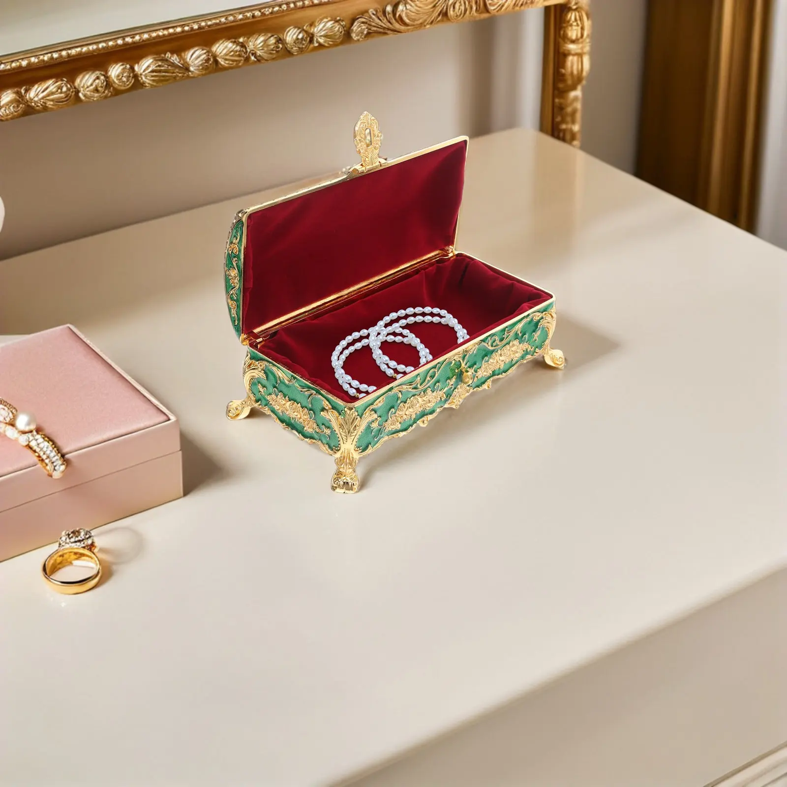 

Винтажная металлическая шкатулка для украшений: для колец, серег, ожерелий. Декор для туалетного столика и хранения.