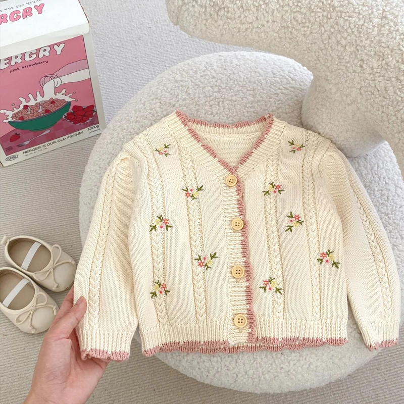 New autumn baby clothing, versatile cotton yarn, 0-3-year-old girl baby small floral embroidered long sleeved knitted jacket