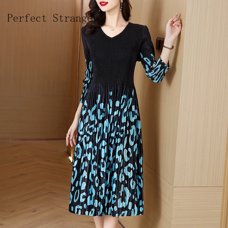 Sanzhai Pleated Dress 2024 Autumn New Black V-Neck Flower Print Women Loose Large Elastic Waist Slim Fashion A-line Dress Robe