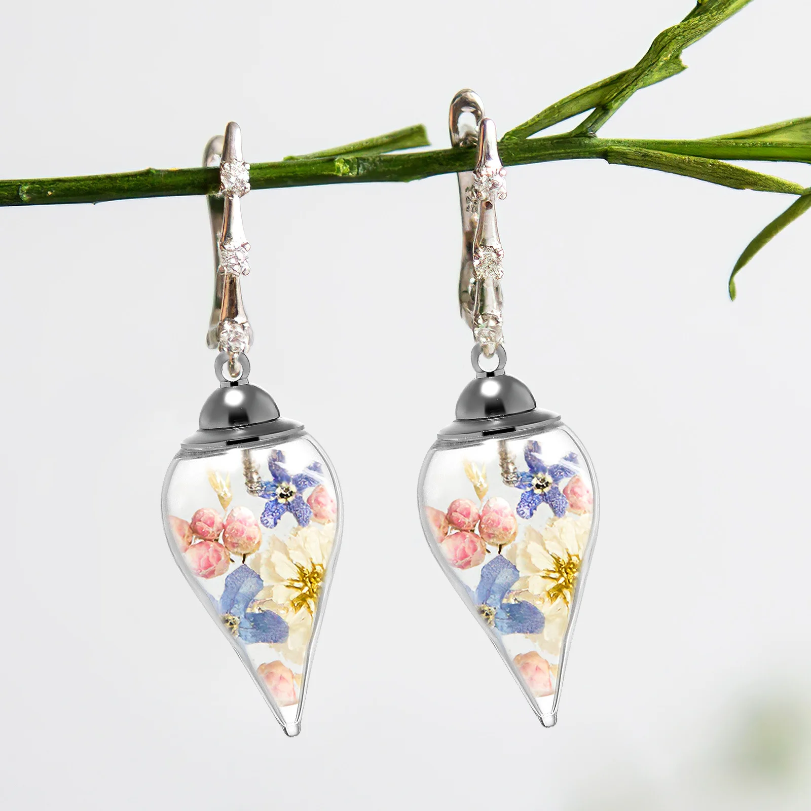 

7Pcs Mini Glass Bottles Clear Small Empty Jars for Pendant Crafting DIY Jewelry Making Message Sand Storage Mini Glass Bottles