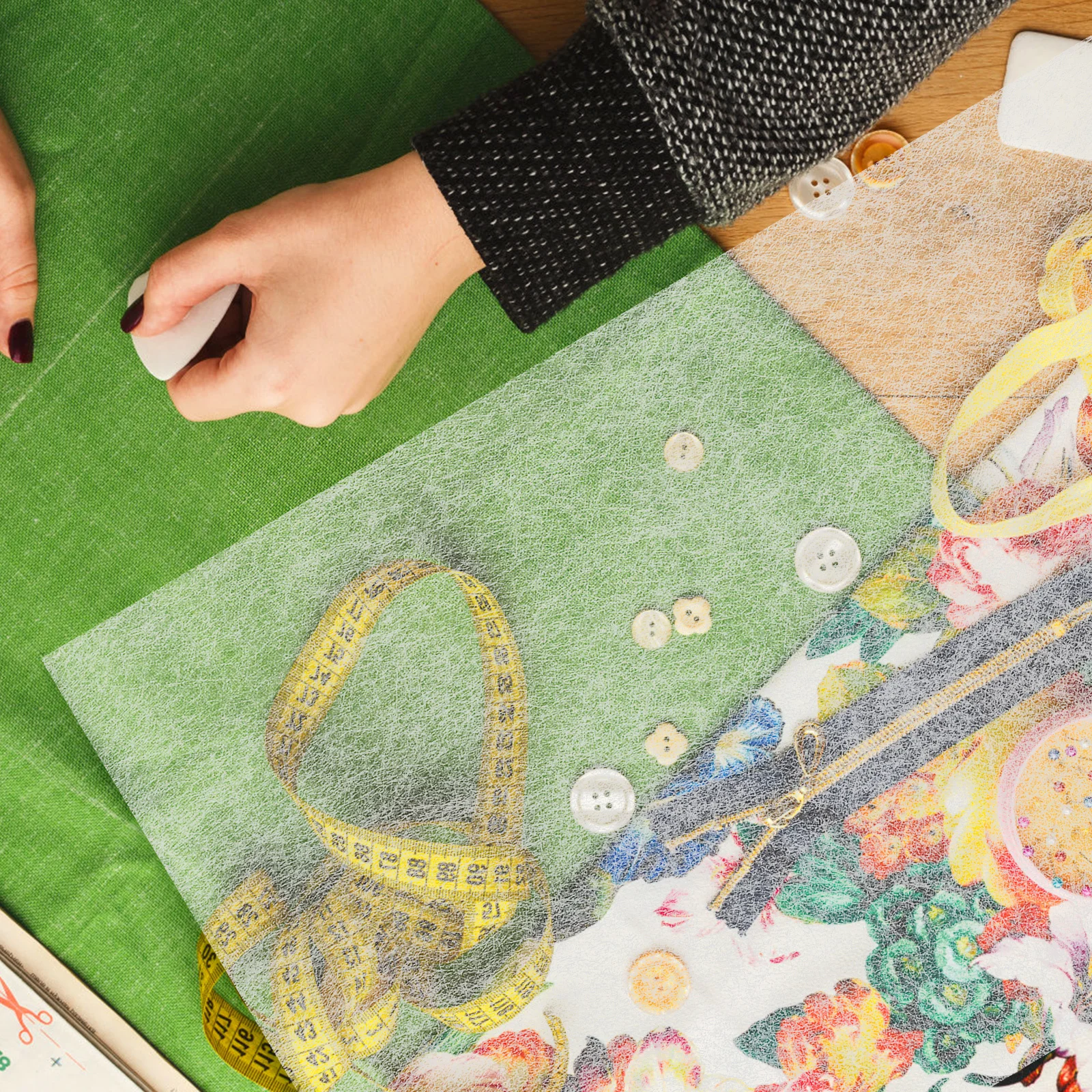 لفة تثبيت قابلة للانصهار مزدوجة الجوانب 5 متر مثبت خياطة أبيض غير منسوج لصنع الملابس قماش خياطة اللحف الحديدي