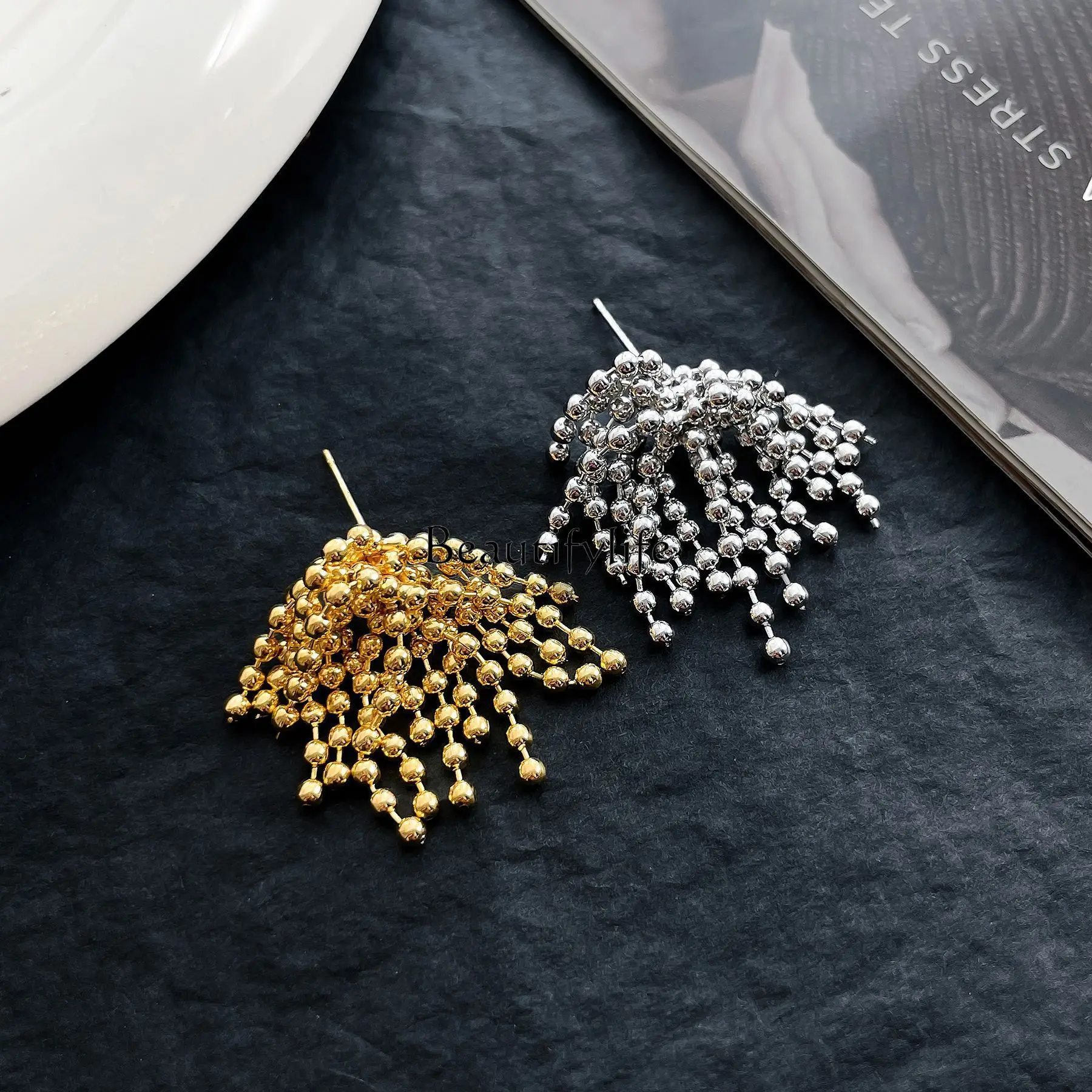 

New personalized beaded chain fringed stud earrings, niche fashion trendy flower shape earrings