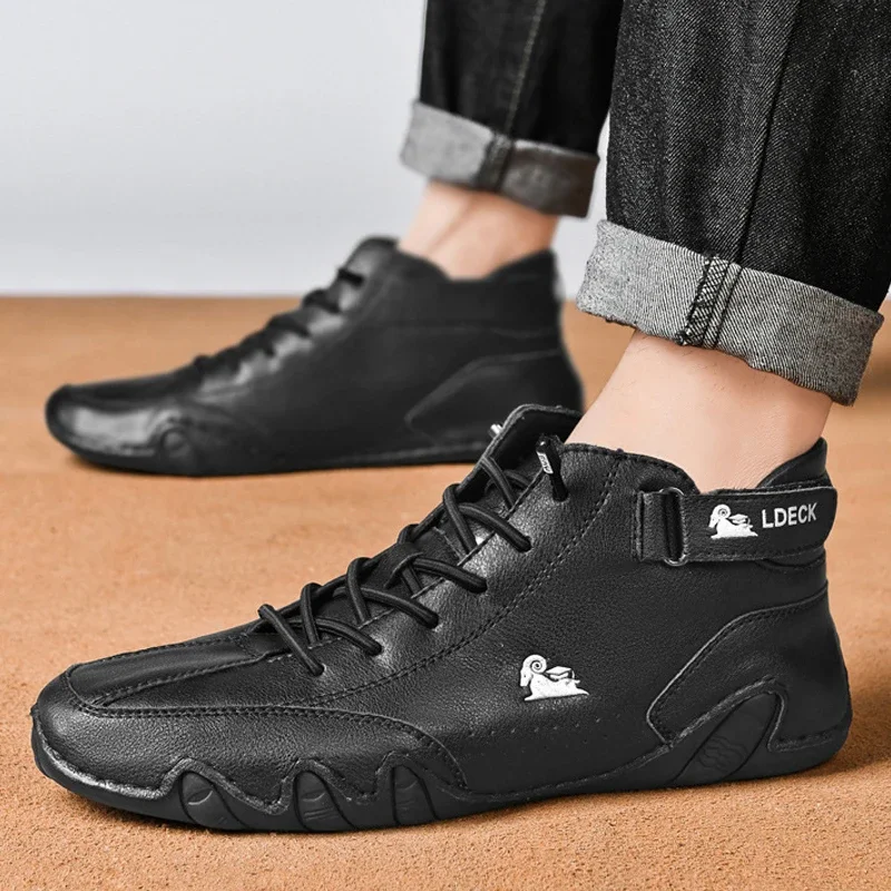 Mężczyźni Sneakers buty dla mężczyzn 2023 Casual buty wulkanizowane światło zewnętrzne sznurowane Pu skóra moda Roman nowy tenis Zapatillas