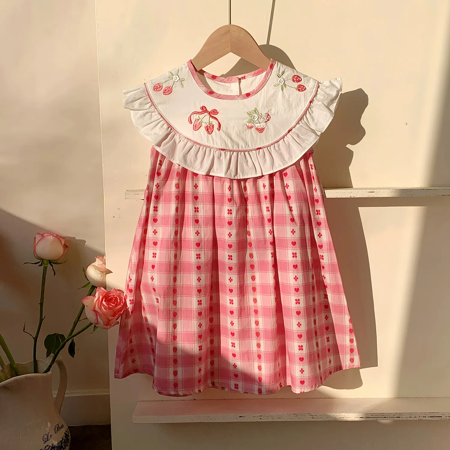 

Baby Girls Dress 2025 Kids Clothing Sweet Strawberry Embroidered Plaid Print Sleeveless Princess Dress 2-8 Years Children Dress