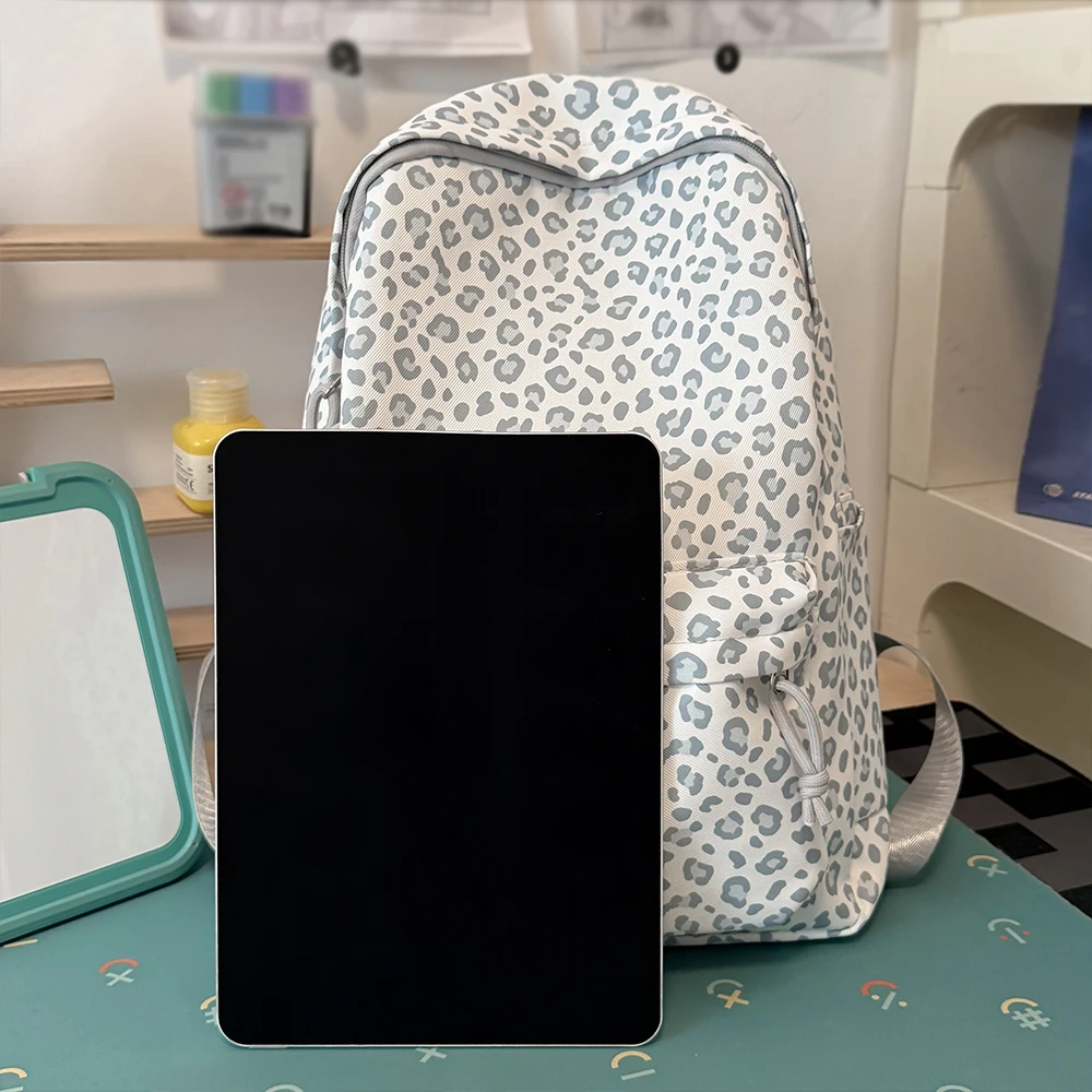 Leopard Print Backpack Casual Daypack Leopard Pattern Multi Pocket Soft Nylon Rucksack for Daily Stroll Weekend Outing Street Sh