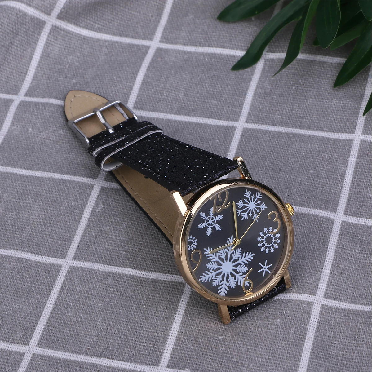 

Christmas Watch Snowflake Dial Alloy Quartz Women Wristwatch Black Fashion Timepiece For Lady Gift Daily Outdoor Use