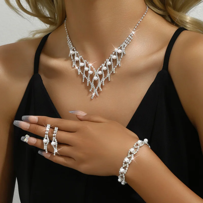 

Fashion Bridal Dress Necklace Jewelry Earrings Bracelet Three-Piece Set Korean Style Rhinestone Wedding Claw Chain Fashion Versa