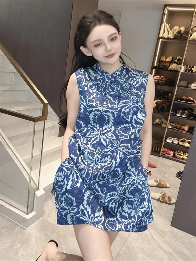 NOVEDAD DE VERANO 20225, estilo chino, nuevo estilo chino para mujer, estampado azul, Top sin mangas con botones, pantalones cortos informales, conjunto de 2 piezas