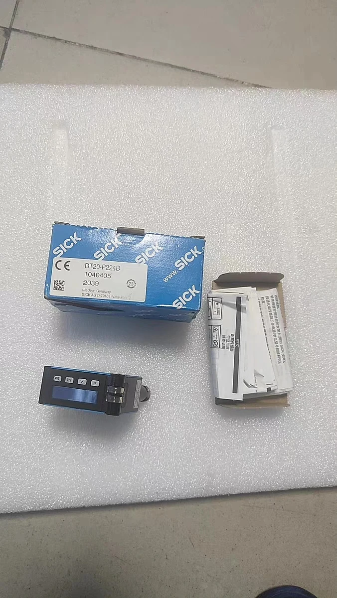 Germany SICK SICK laser distance sensor DT20-P224B, order number 1