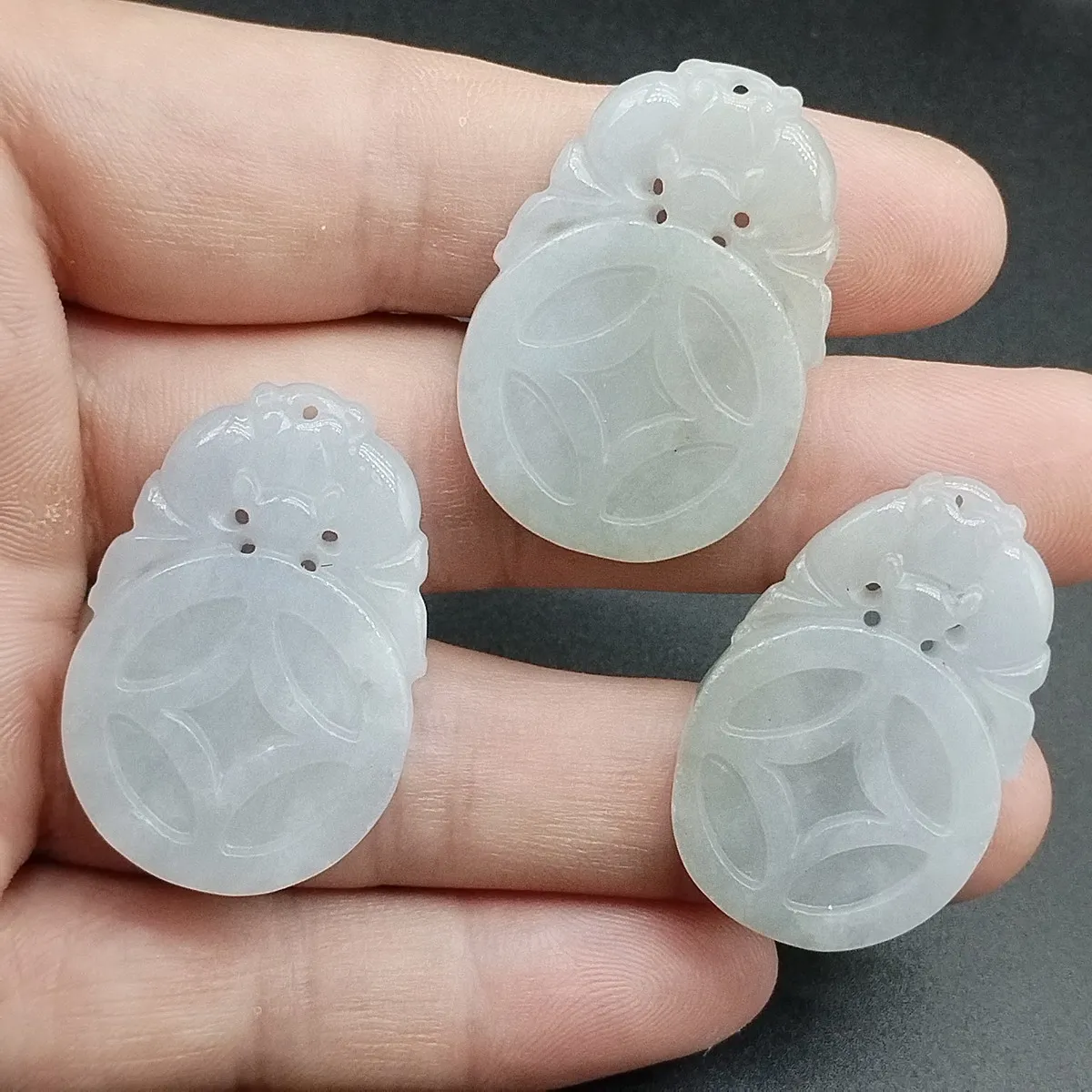 

Burma 100% Natural Type A Jade Jadeite Fine Hand Carved Bat Coin Lucky Pendant