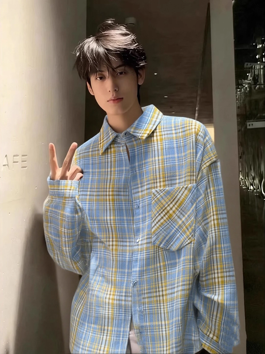 

Желтая клетчатая мужская повседневная рубашка с длинным рукавом в винтажном американском стиле, свободного кроя, для зимы, для поездок на работу, классическая, на пуговицах, в стиле кэжуал.