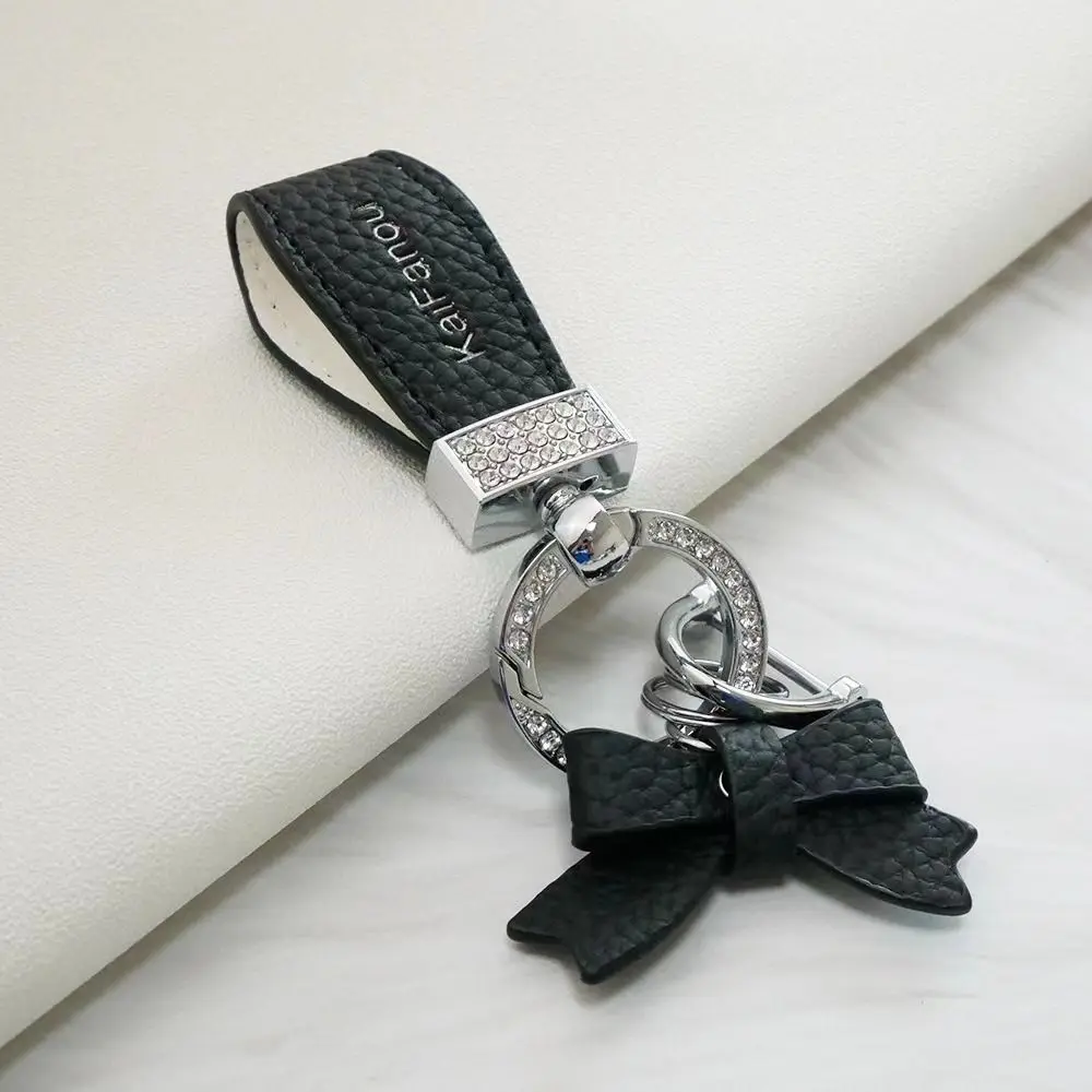 고급 천연 가죽 키홀더 여성 가방 패션 장식 무광 버클 가죽 자동차 키링 가방 참 펜던트