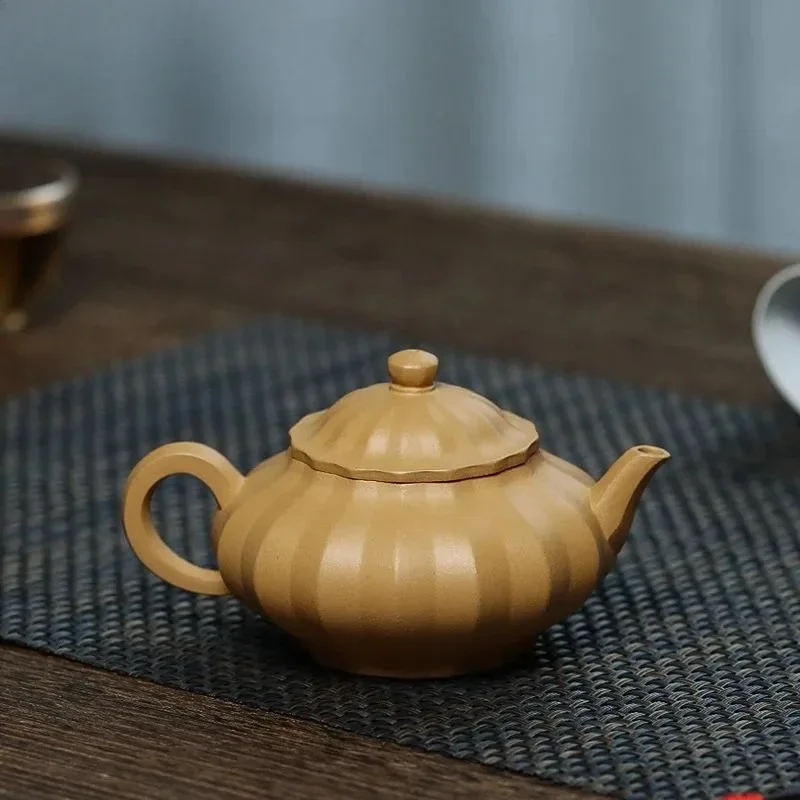 250ml Retro Yixing Purple Clay Teapots Handmade Flower Petal Pot Raw Ore Section Mud Kettle Chinese Zisha Tea Set Drinkware Gift