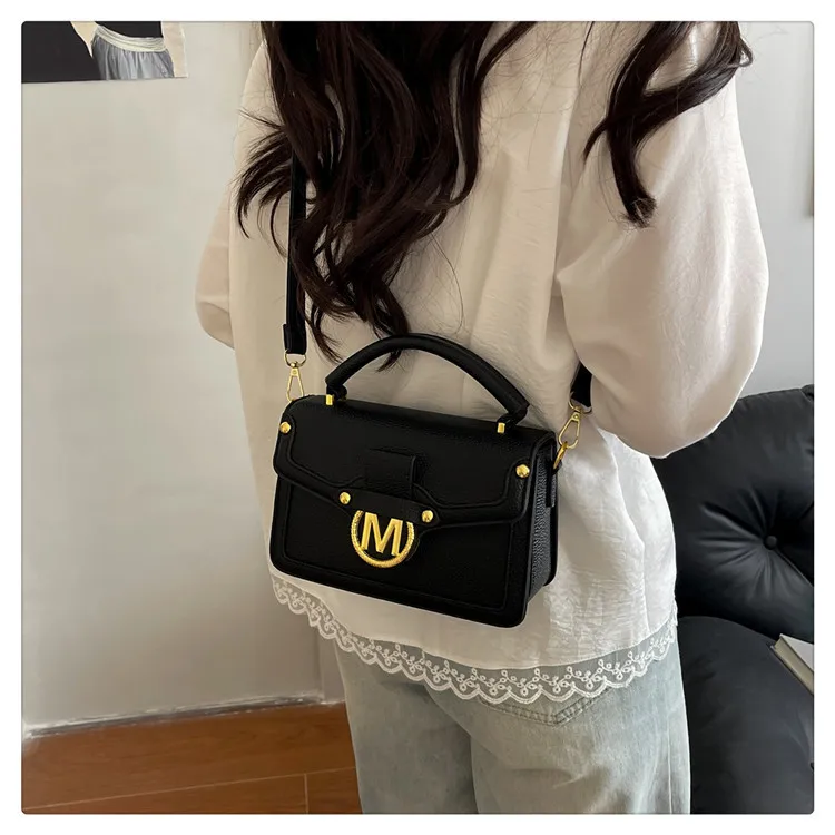 

2025 New Designer Shoulder Bag Luxury Small Square Crossbody Purse Women's Trendy Underarm Hobo Handbag Elegant Top Handle Tote
