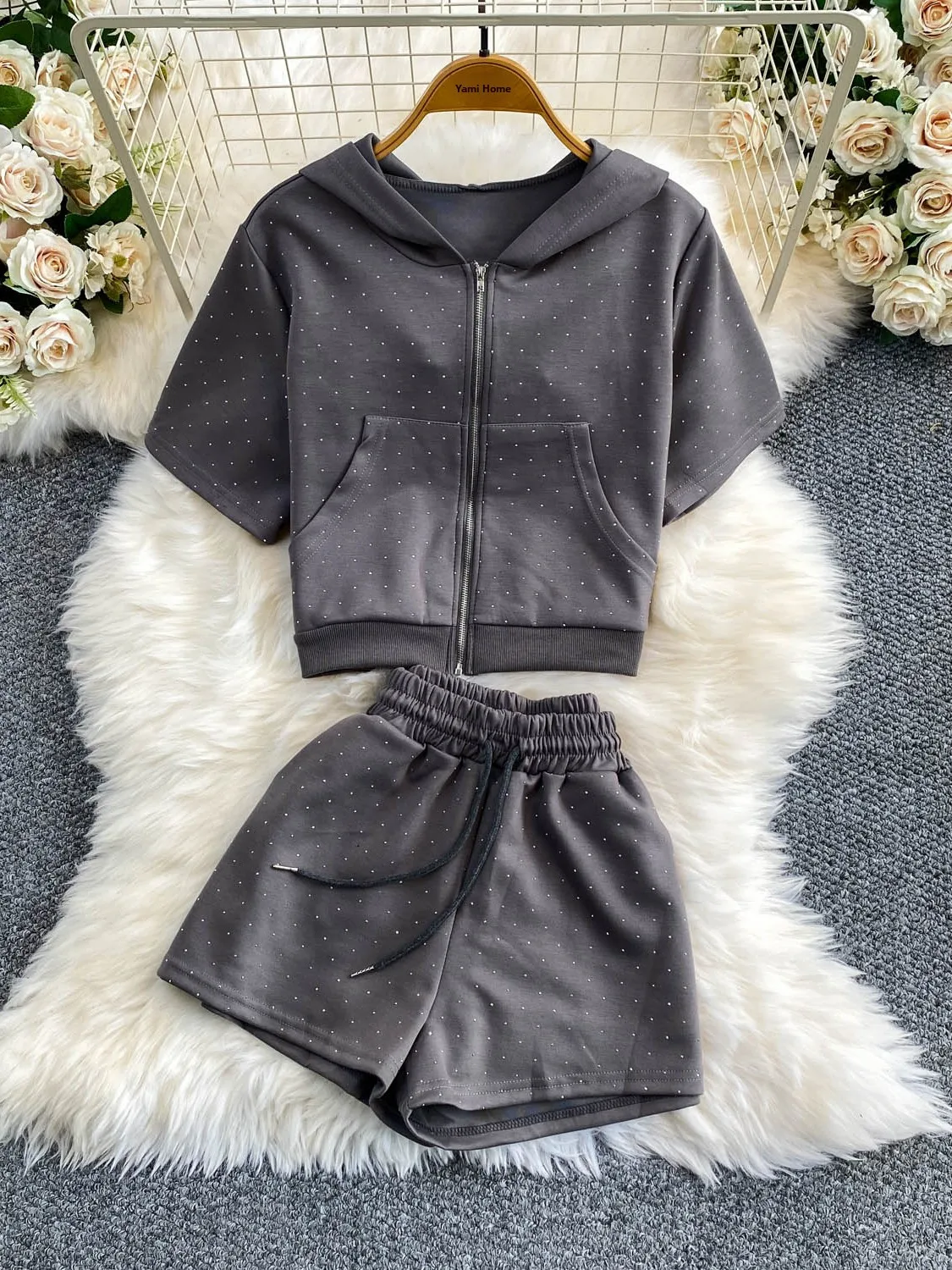 Hot Girl Casual Sports Set Women's New Super Fire Drill Zipper Hoodie Two-Piece Set High Waist Shorts Fashionable Summer Outfit