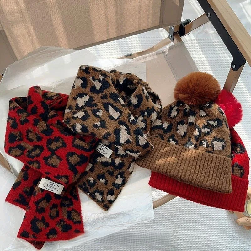 Children's hat wool hat scarf two-piece set of warm winter new middle and large children's fashion leopard knitting big head sca