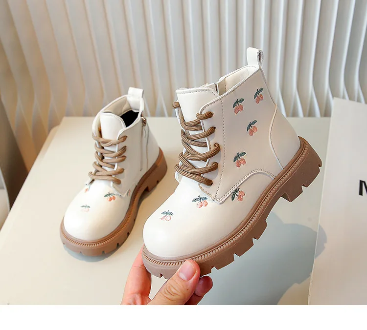 Weichsohlen-Stiefel aus besticktem PU-Leder für Mädchen, Frühling/Herbst, rutschfeste kurze Stiefel, leichte, bequeme Freizeitschuhe für Kinder. – Detail 11