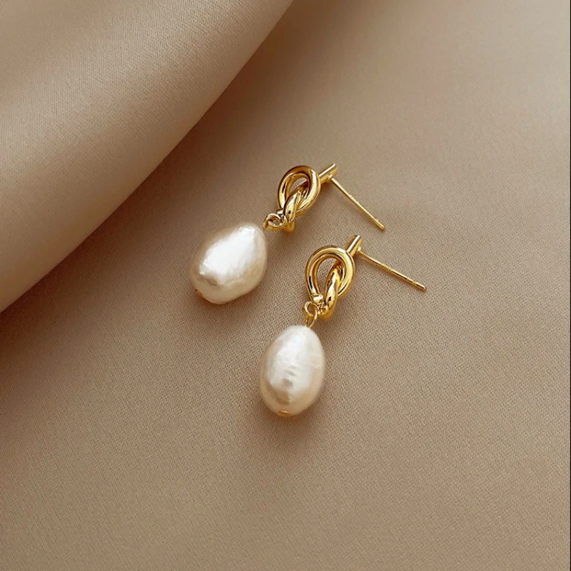 Neue Französisch Elegante Gold Farbe Bean Gespleißt Flache Perle Ohrringe für Koreanische Mode Schmuck Party frauen Süße Zubehör