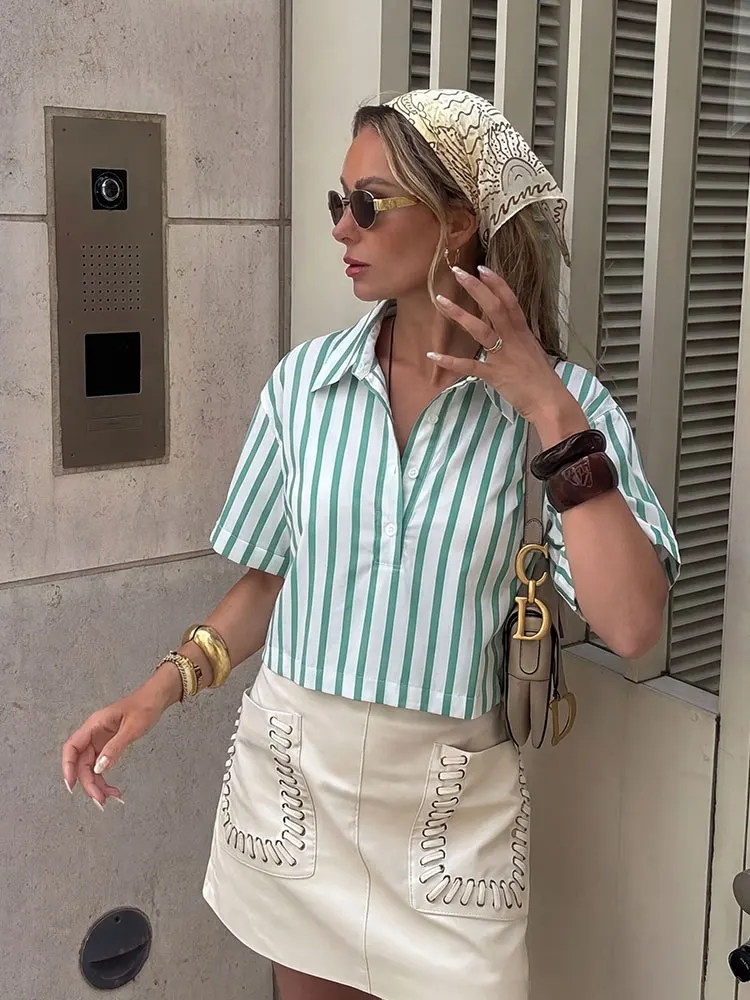 

Женская летняя полосатая укороченная рубашка-поло с коротким рукавом, отложным воротником и частичной застежкой на пуговицах, повседневная, для уличного стиля, кроп-топ