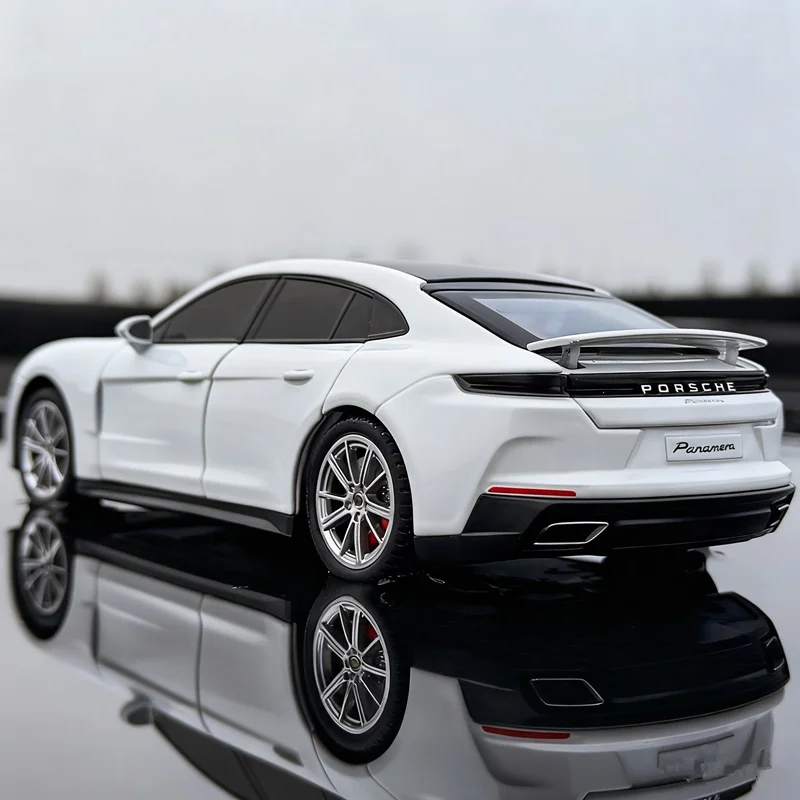 

1:24 Porsche Panamera 2025 Coupe, модель спортивного автомобиля из сплава, литая под давлением металлическая модель автомобиля, звуковая и световая имитация, детская игрушка в подарок