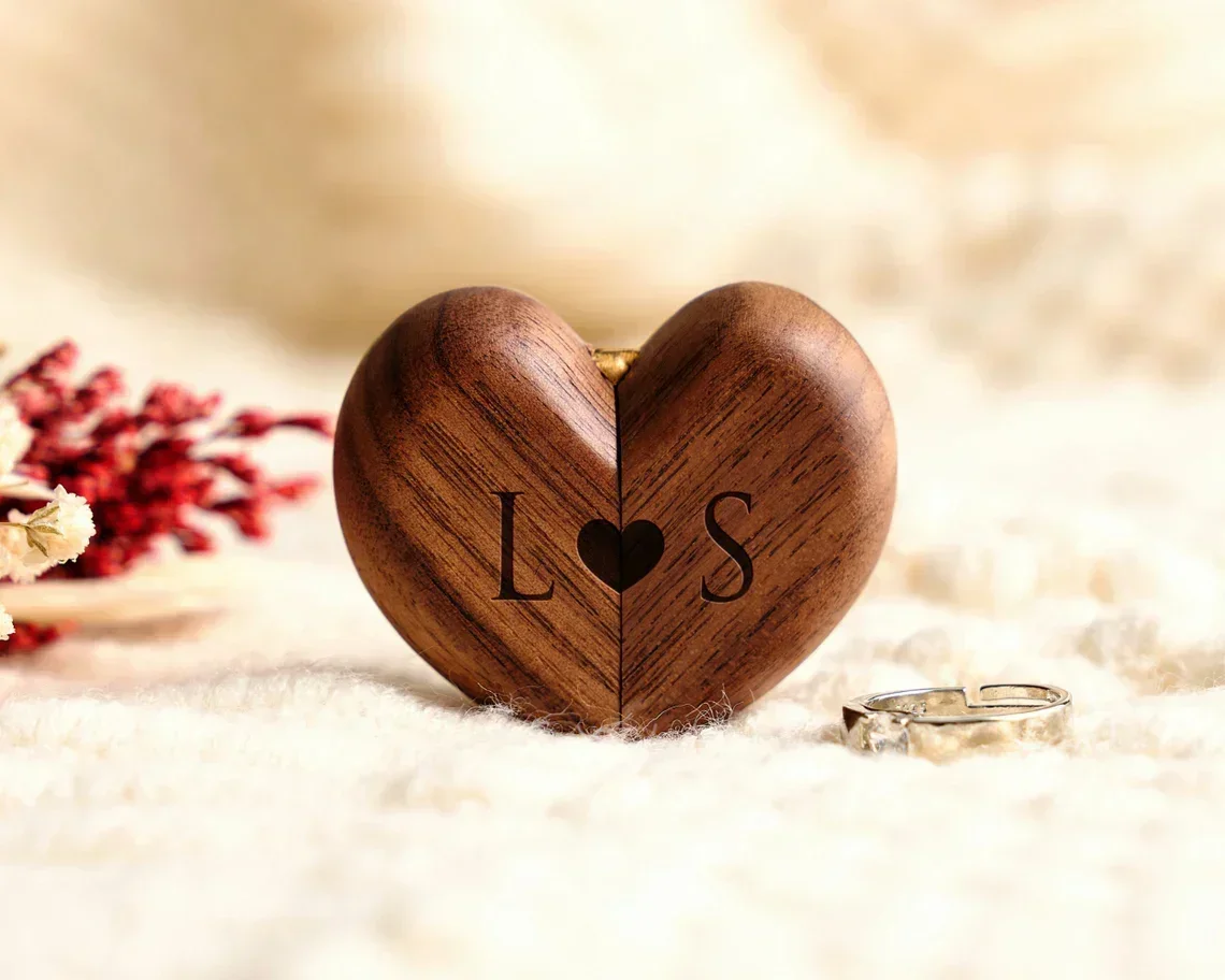 1PCS Free Logo Heart-shaped Wood Proposal ring Box Jewellery Gift Wedding Valentine Jewelry Storage Organizer Earring Ring Box