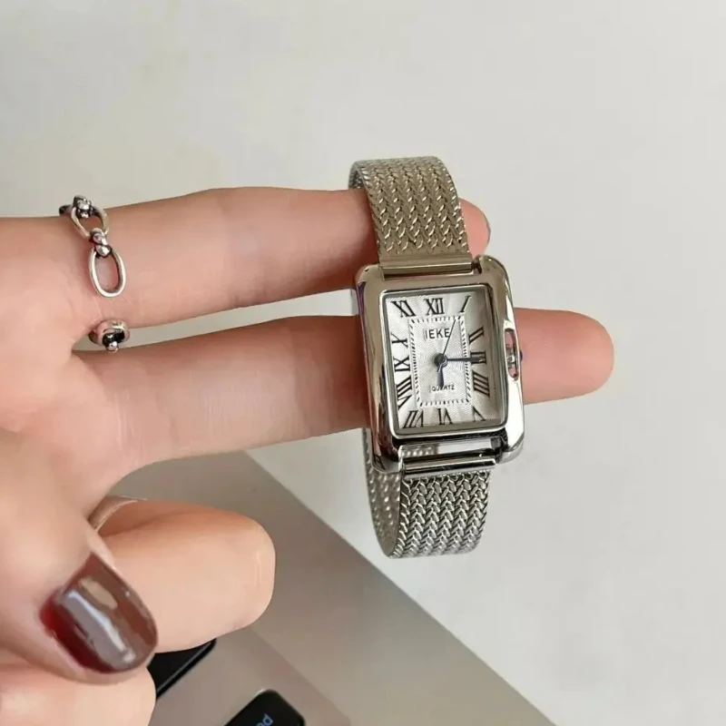 New Golden Metal Square Quartz Watch for Girls Retro Simple Luxury Small Dial Watches Multiple Types Female Student Wristwatch