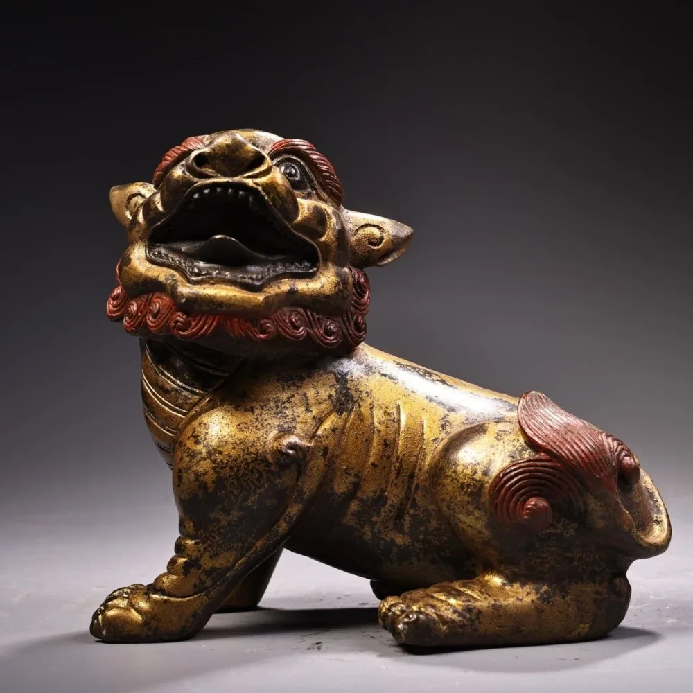 Rare Vintage High-Relief Chiseled and Gilded Lion Home Decor Piece