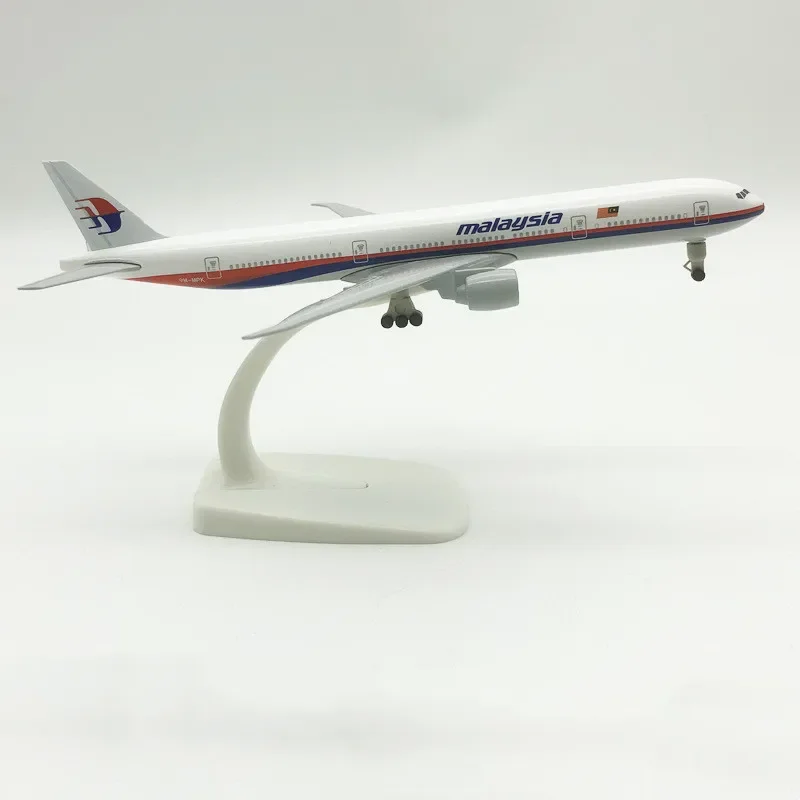 19cm Air Malaysia Airlines Boeing 777 B777 Airways Alloy Metal Airplane Model Diecast Air Plane Model &Wheels Aircraft Aeroplane